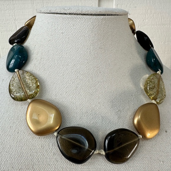 Neutral taupe gold and green statement necklace - Picture 2 of 5